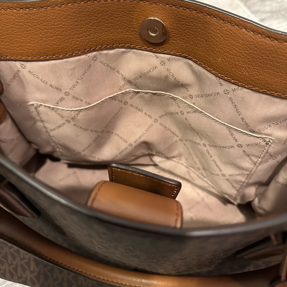 Michael Kors Hamilton Medium Logo Satchel (preloved) - Picture 6 of 14